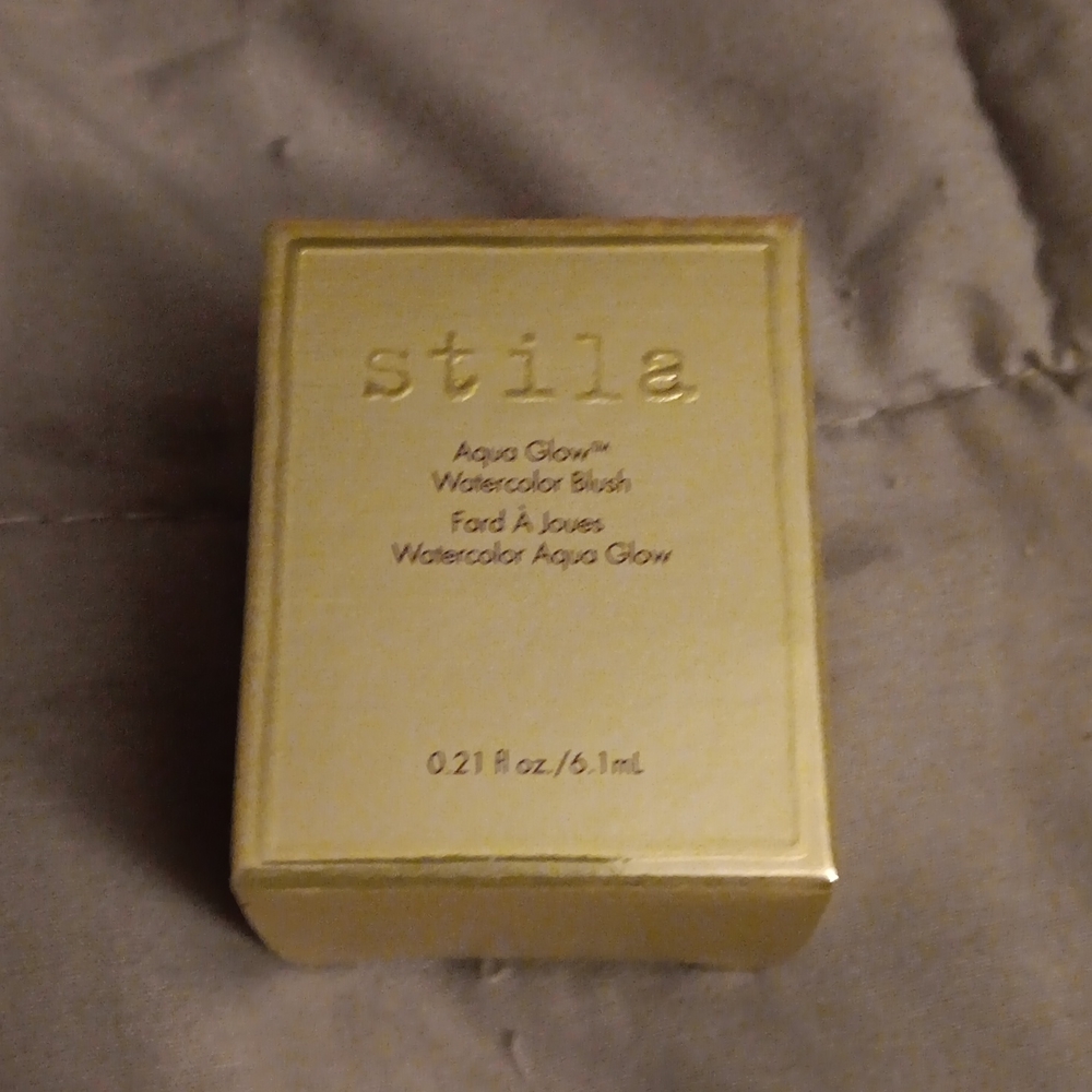 Stila aqua glow watercolor blush shimmering lotus